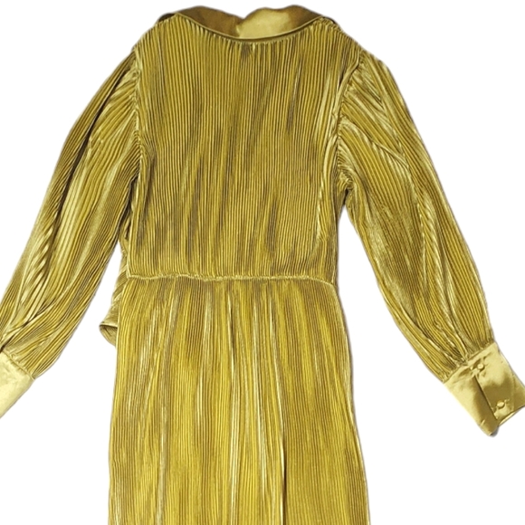 NWT Carli Bybel x Missguided Satin Plisse Plunging Maxi Dress sz 8 yellow gold - Picture 8 of 12